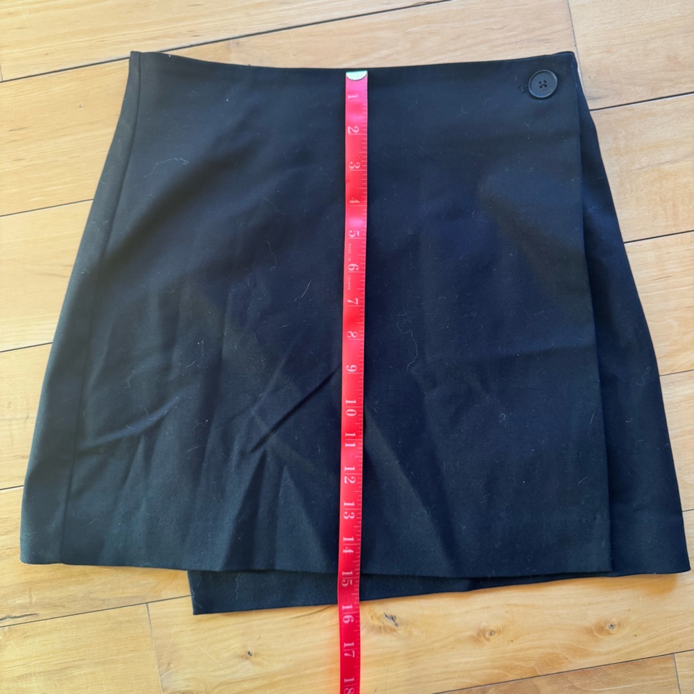 Aritzia Babaton Black Mini Wrap Skirt (Size 2) - Picture 4 of 4